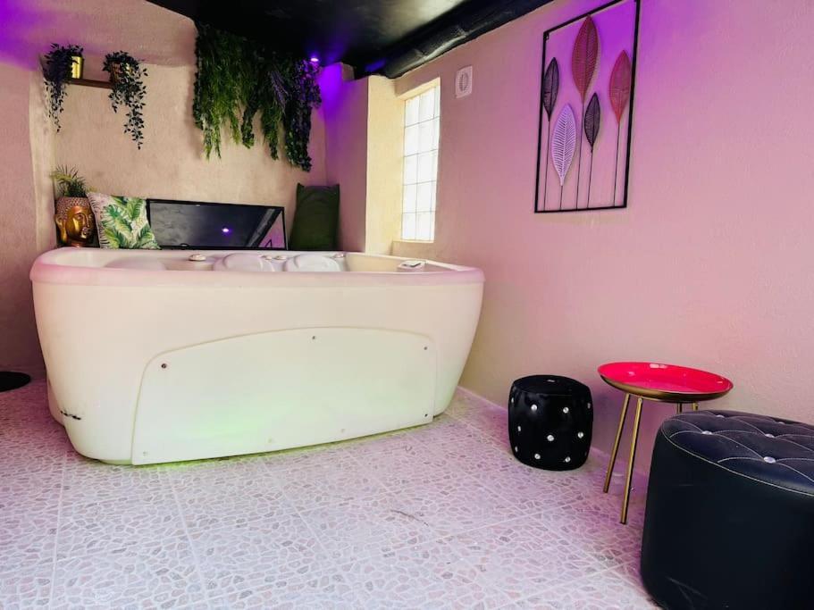 Villa 13 Nuances De Grey Jacuzzi à Marseille Extérieur photo